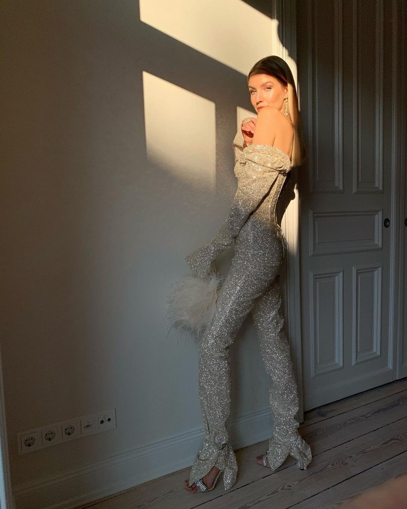 Η Leonie Hanne είναι η master των γιορτινών outfits; 20 look της απαντούν "ναι" - εικόνα 2