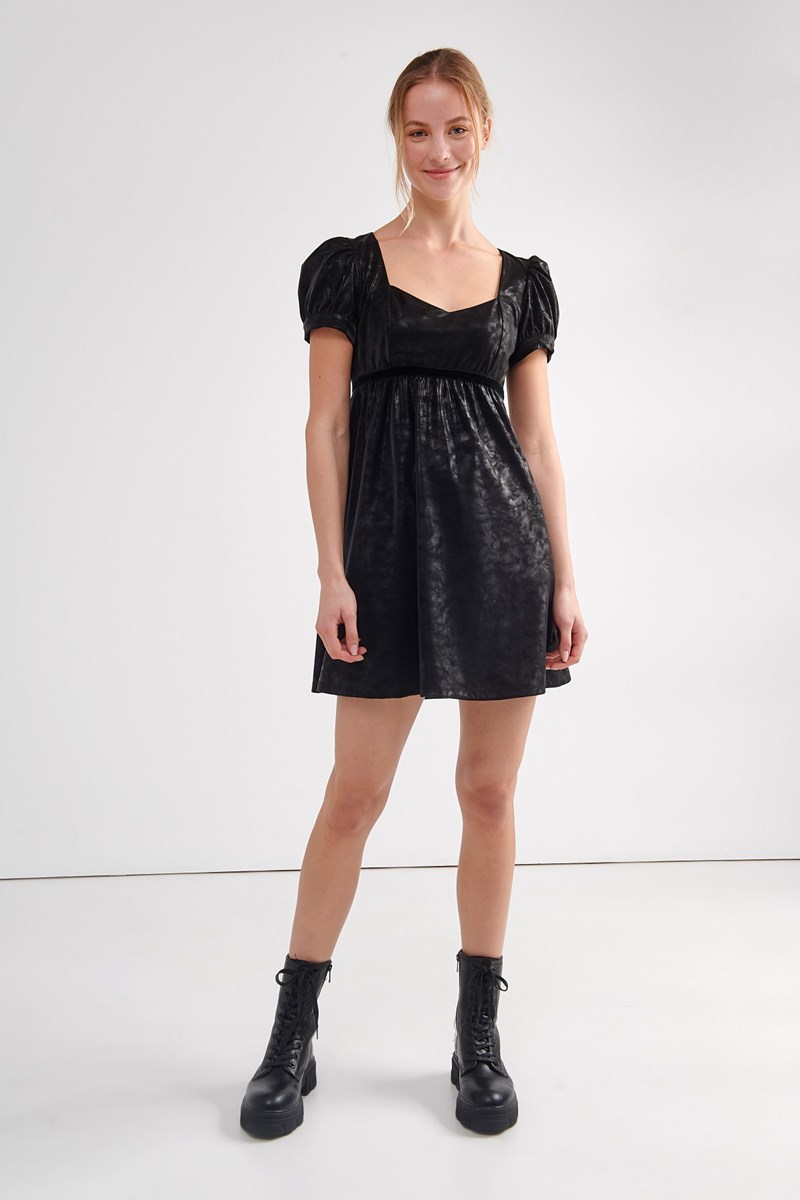 Μικρό Μαύρο Φόρεμα: Τα σχέδια που πρέπει να δεις πριν τα Χριστούγεννα - εικόνα 4