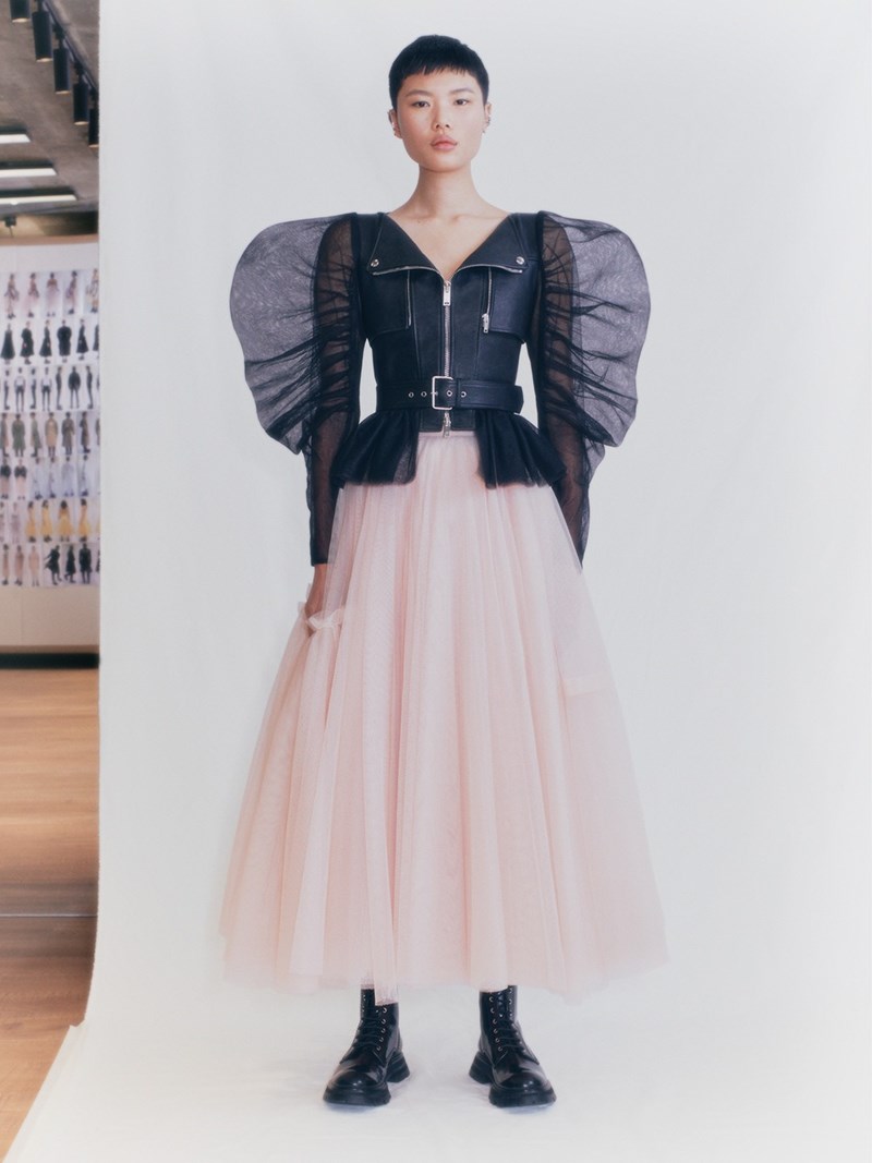 Alexander McQueen: H SS 2021 συλλογή επιστρέφει στο Λονδίνο - εικόνα 6