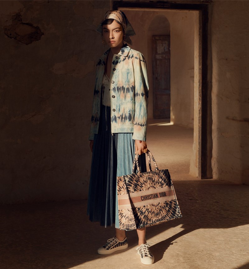 Μια ωδή στο tie-dye από τον οίκο Dior - εικόνα 1