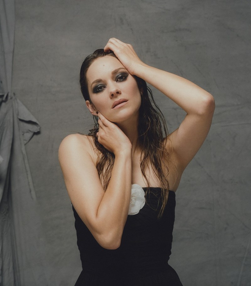 Η ακαταμάχητη Marion Cotillard μιλά αποκλειστικά στο ELLE - εικόνα 1