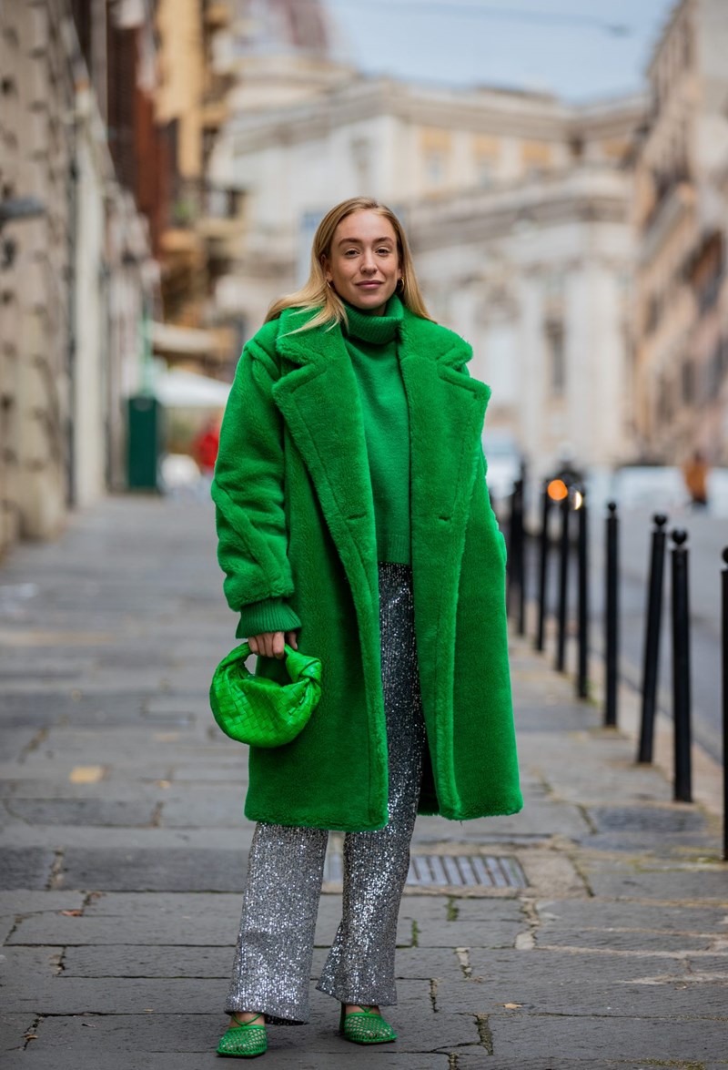 18 glam street style looks που θα σε πείσουν να φορέσεις παντελόνι στο φετινό ρεβεγιόν - εικόνα 13