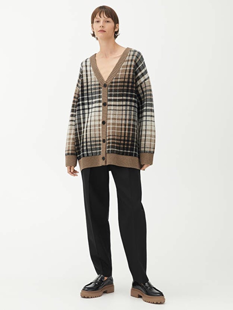 Ζακέτα να πάρεις: 10 πλεκτά cardigan που μπορούν να γίνουν τα hero pieces της ντουλάπας σου τώρα - εικόνα 1