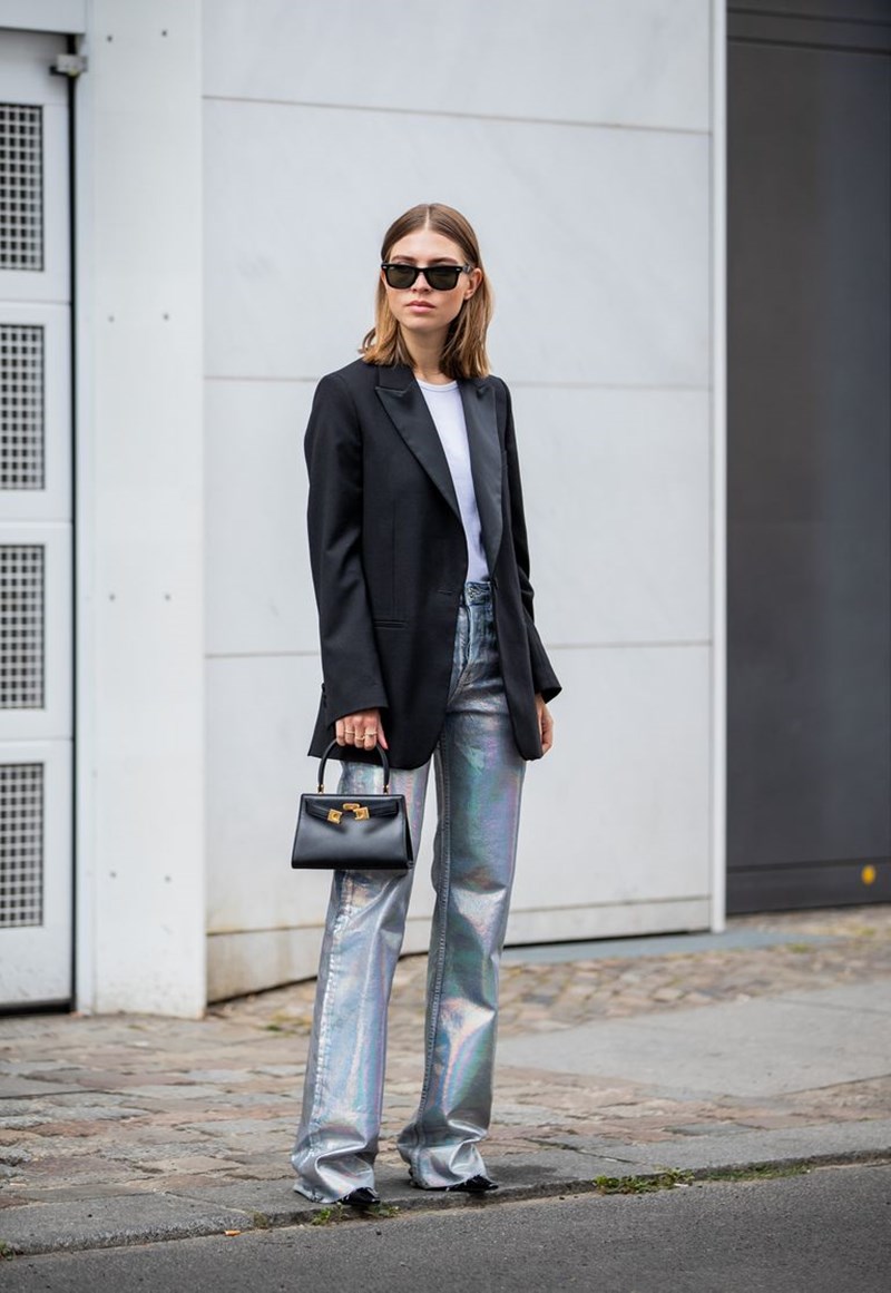 18 glam street style looks που θα σε πείσουν να φορέσεις παντελόνι στο φετινό ρεβεγιόν - εικόνα 5