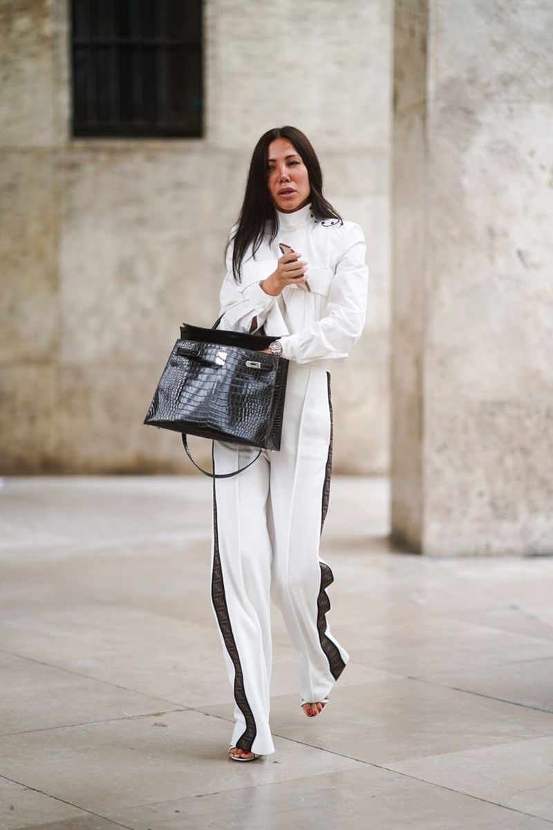 18 glam street style looks που θα σε πείσουν να φορέσεις παντελόνι στο φετινό ρεβεγιόν - εικόνα 14