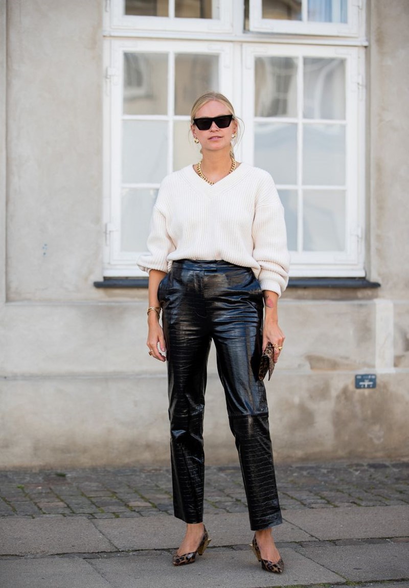 18 glam street style looks που θα σε πείσουν να φορέσεις παντελόνι στο φετινό ρεβεγιόν - εικόνα 12