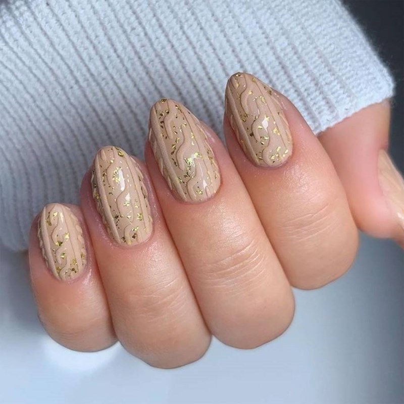 Cable Knit Nails: Αυτό είναι το No1 trend στα νύχια αυτή τη στιγμή (όχι που δεν θα ήταν!) - εικόνα 2