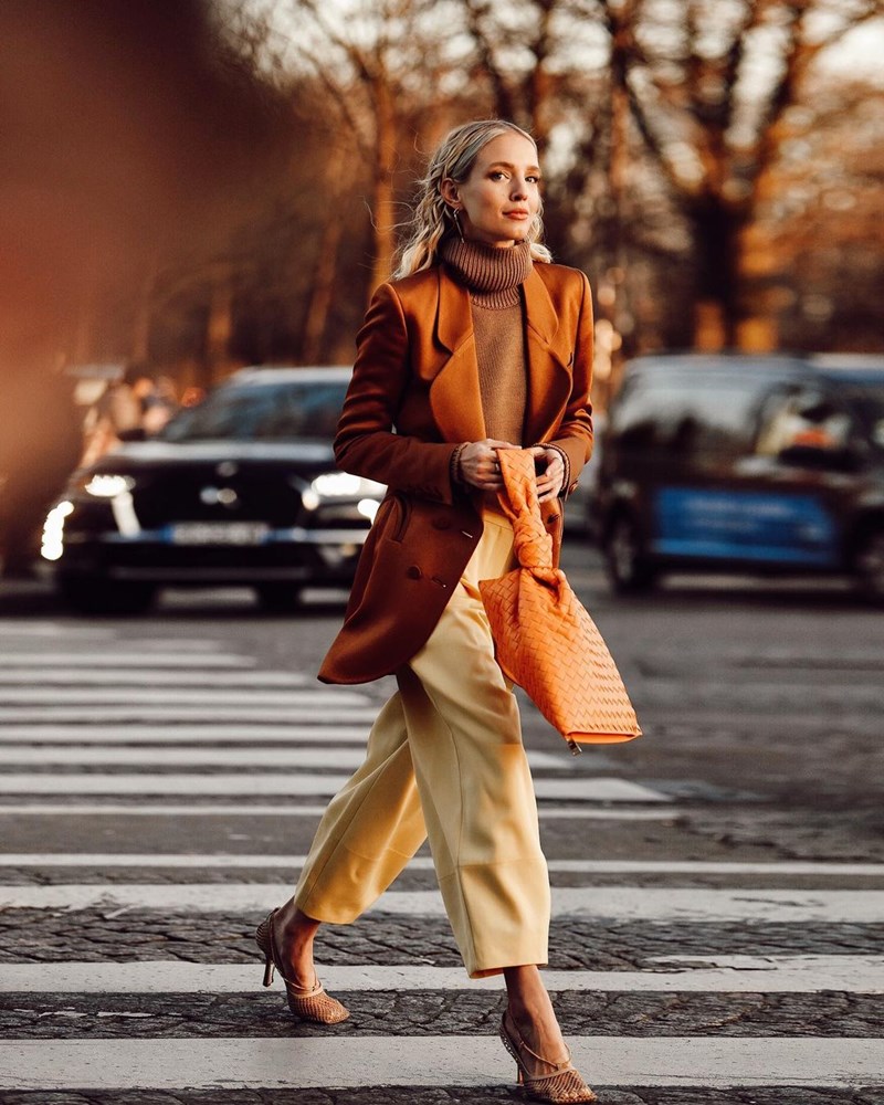 12 τρόποι να φορέσεις "αλλιώς" το αγαπημένο σου πουλόβερ - εικόνα 2