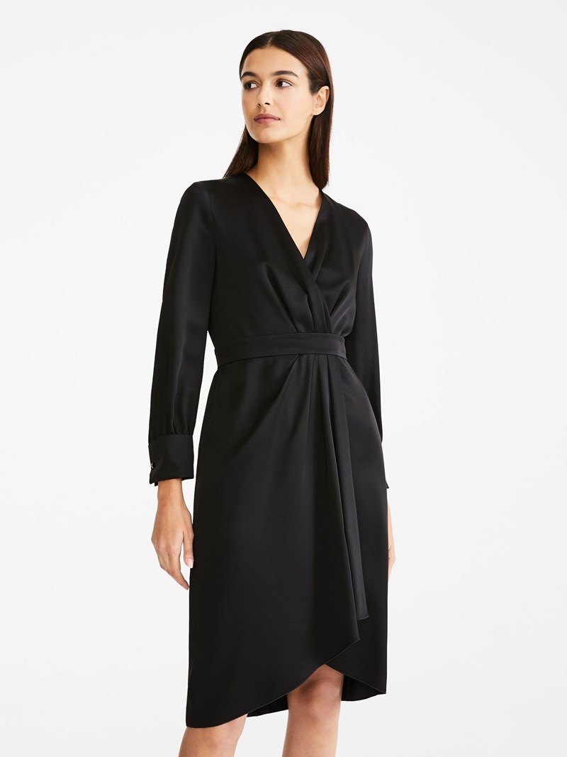 Μικρό Μαύρο Φόρεμα: Τα σχέδια που πρέπει να δεις πριν τα Χριστούγεννα - εικόνα 3