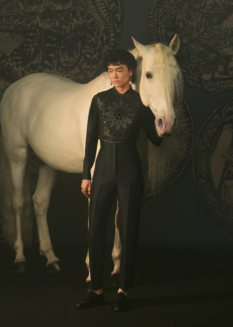 Η Haute Couture SS21 συλλογή του οίκου Dior ήταν γεμάτη μυστήριο και ερωτισμό - εικόνα 21