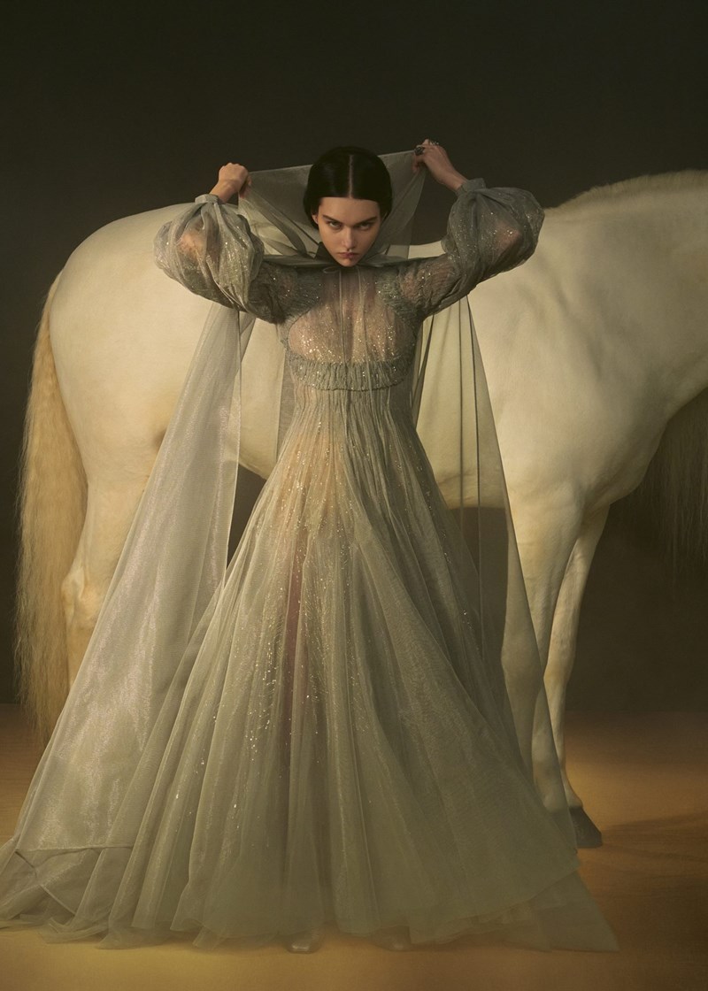 Η Haute Couture SS21 συλλογή του οίκου Dior ήταν γεμάτη μυστήριο και ερωτισμό - εικόνα 4
