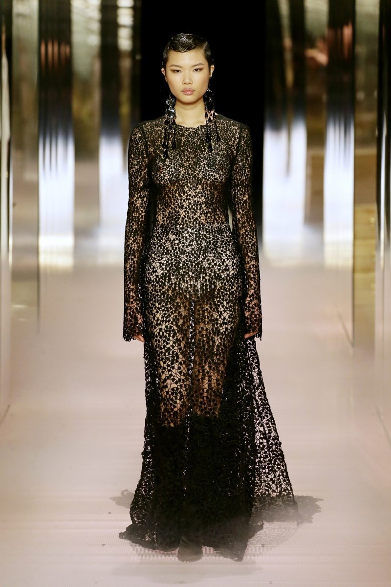 Το εντυπωσιακό couture show της Fendi μαρτυρά το δυνατό ντεμπούτο του Kim Jones - εικόνα 18