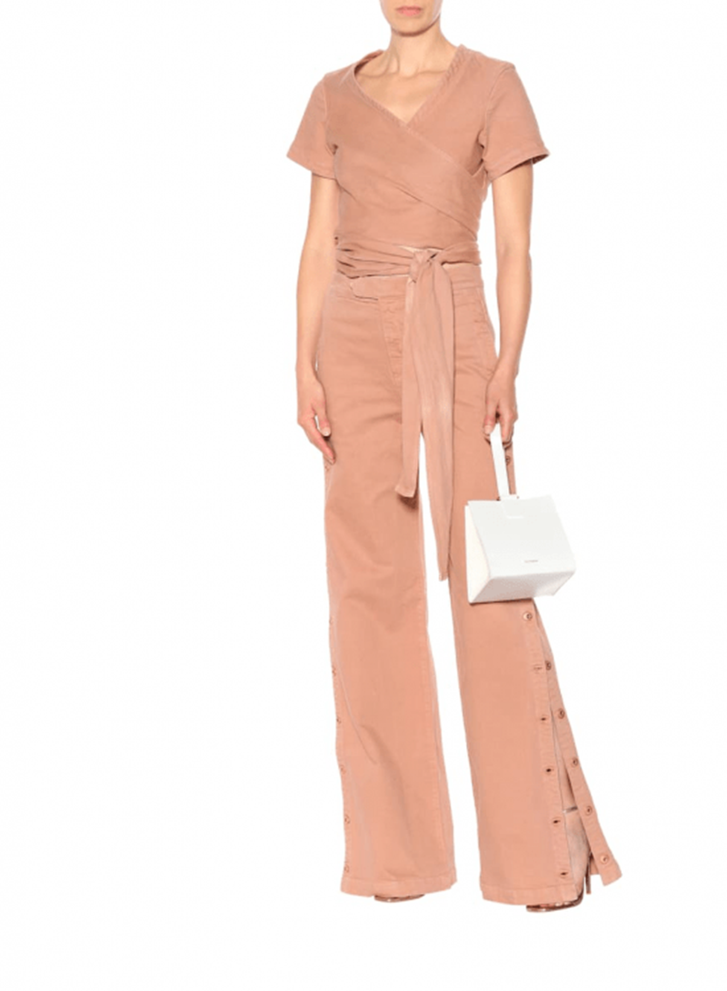 Wide Leg Jeans: Αυτό το παντελόνι συνδυάζει μοναδικά στυλ και άνεση - εικόνα 7