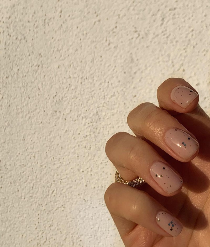 8 υπέροχα μανικιούρ για όσες έχουν βαρεθεί την μονοχρωμία - εικόνα 2