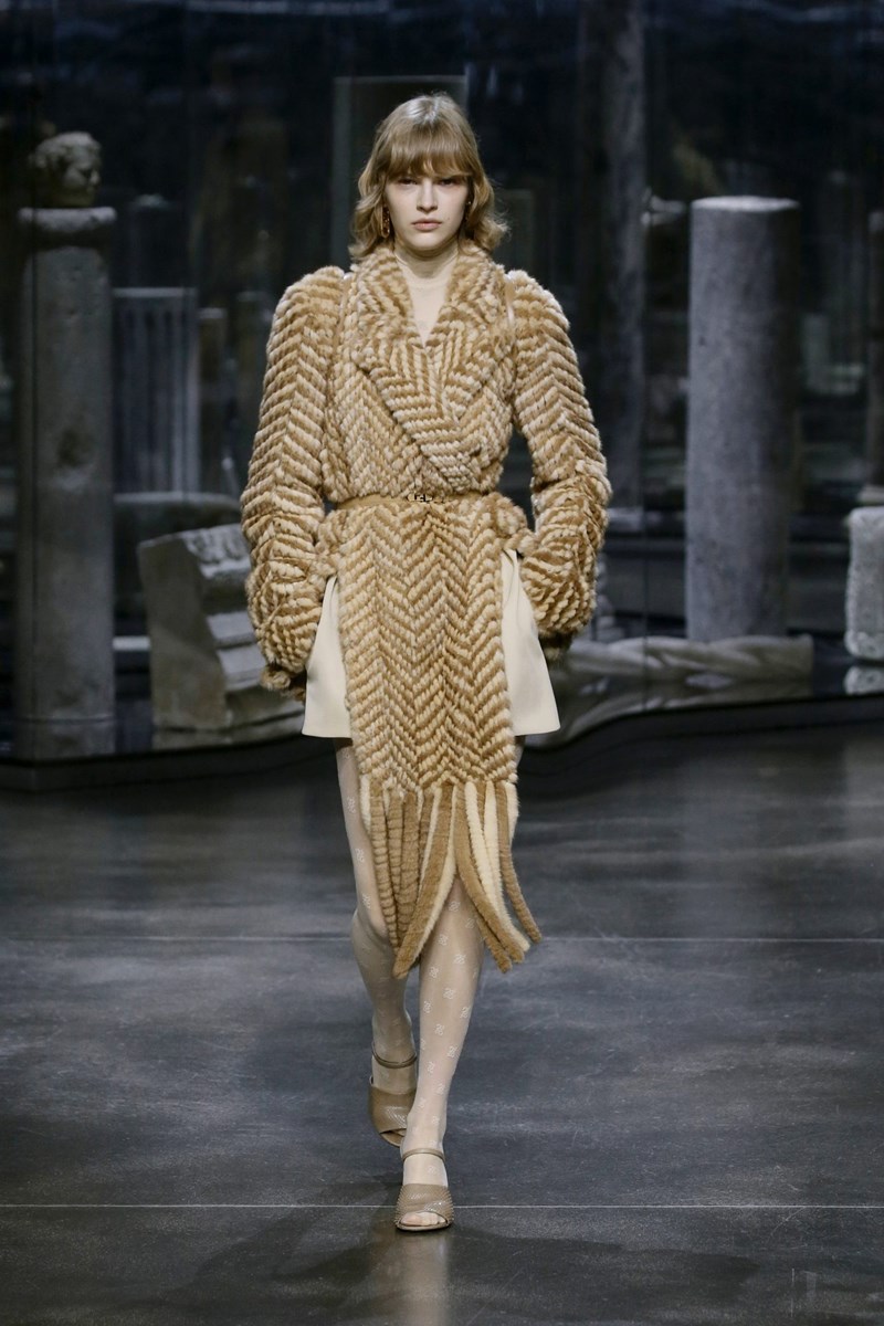 Fendi AW21: Η πρώτη ready-to-wear συλλογή του Kim Jones είναι γεγονός - εικόνα 1