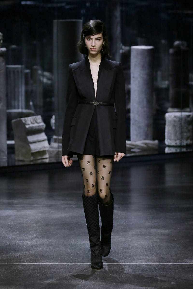 Fendi AW21: Η πρώτη ready-to-wear συλλογή του Kim Jones είναι γεγονός - εικόνα 8