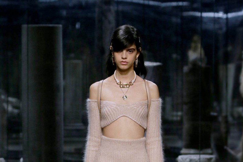 Αυτά είναι τα πρώτα beauty trends που εντοπίσαμε στα shows της Fashion Week του Μιλάνο - εικόνα 6