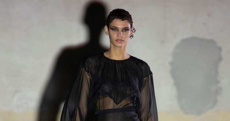 Αυτά είναι τα πρώτα beauty trends που εντοπίσαμε στα shows της Fashion Week του Μιλάνο - εικόνα 4