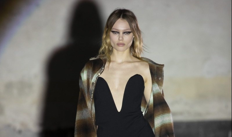 Dark Eyes: Αυτή είναι η beauty λεπτομέρεια που κυριάρχησε στα AW21 Fashion Weeks - εικόνα 1