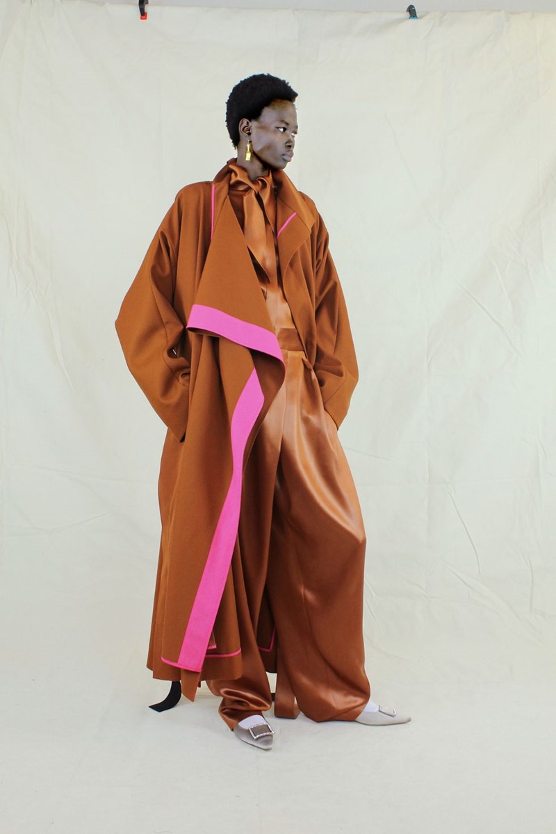 Τα πανωφόρια που μονοπώλησαν το ενδιαφέρον μας στην Εβδομάδα Μόδας του Λονδίνου - εικόνα 1