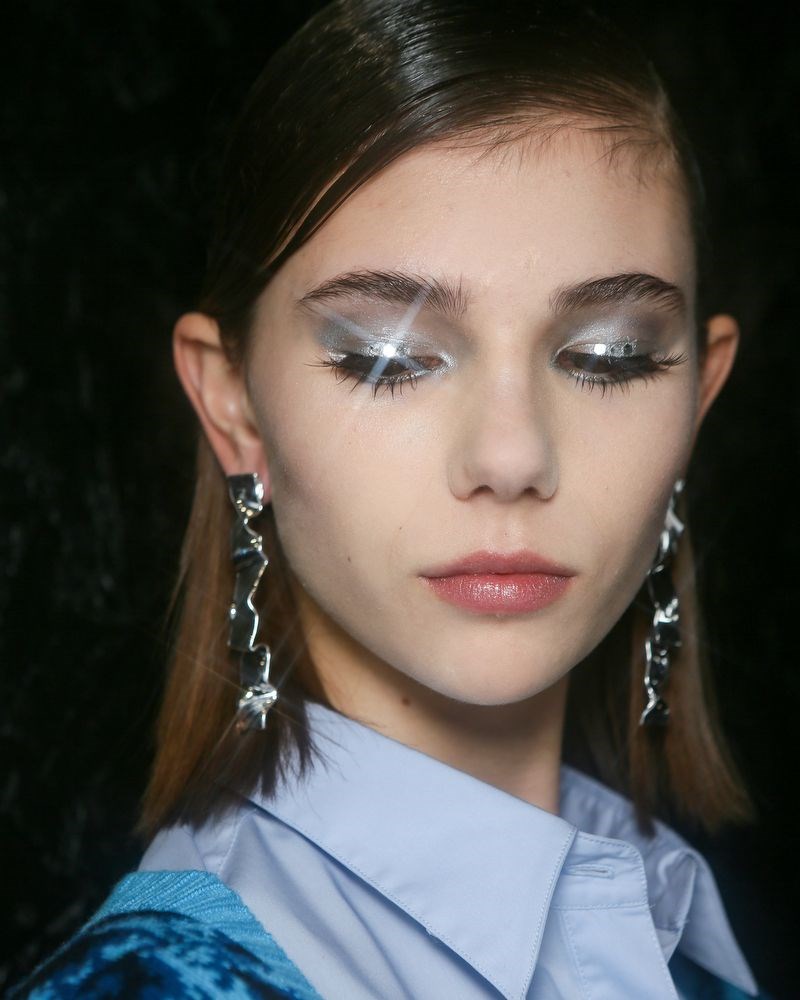 Αυτά είναι τα beauty looks που ξεχωρίσαμε από την Εβδομάδα Μόδας του Λονδίνου - εικόνα 8