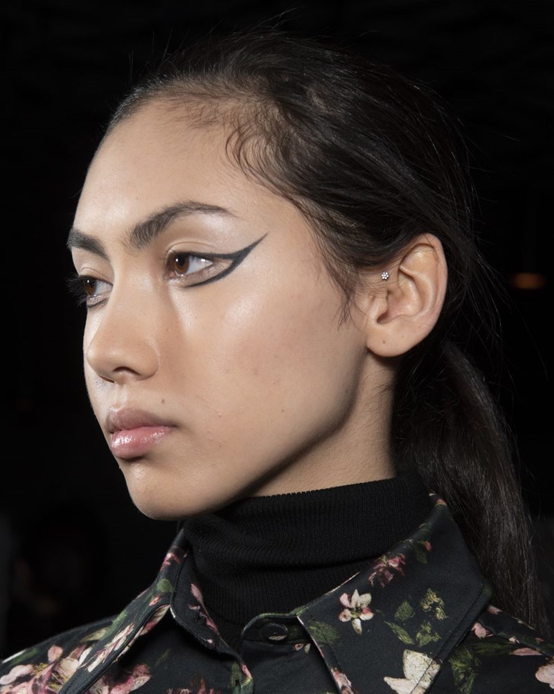 Αυτά είναι τα beauty looks που ξεχωρίσαμε από την Εβδομάδα Μόδας του Λονδίνου - εικόνα 1