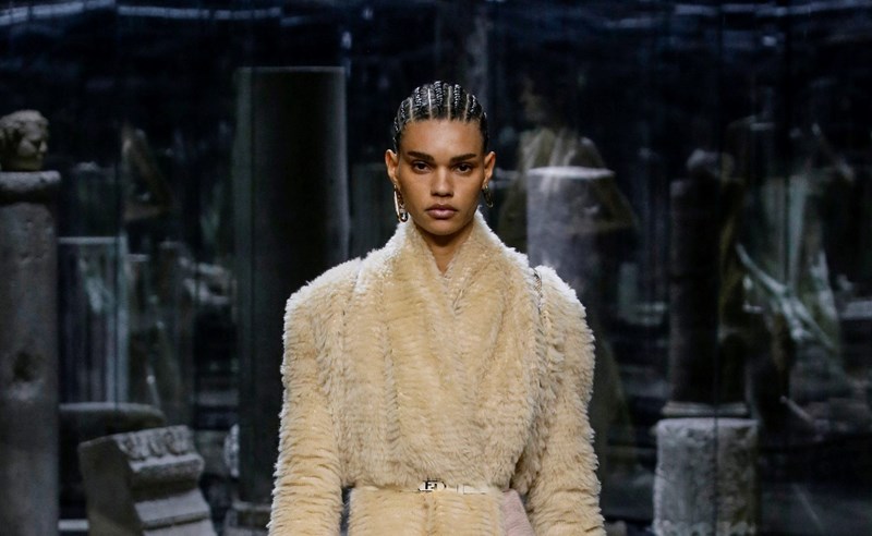 Αυτά είναι τα πρώτα beauty trends που εντοπίσαμε στα shows της Fashion Week του Μιλάνο - εικόνα 5