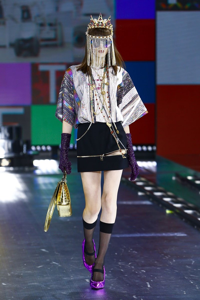 Dolce & Gabbana: Η AW21 συλλογή του οίκου φωνάζει '90s και ταυτόχρονα μοιάζει να έχει έρθει από το μέλλον - εικόνα 9