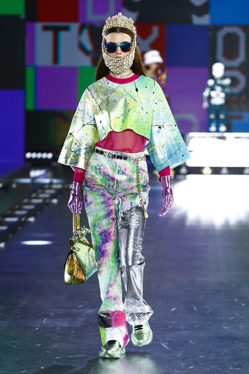 Dolce & Gabbana: Η AW21 συλλογή του οίκου φωνάζει '90s και ταυτόχρονα μοιάζει να έχει έρθει από το μέλλον - εικόνα 11