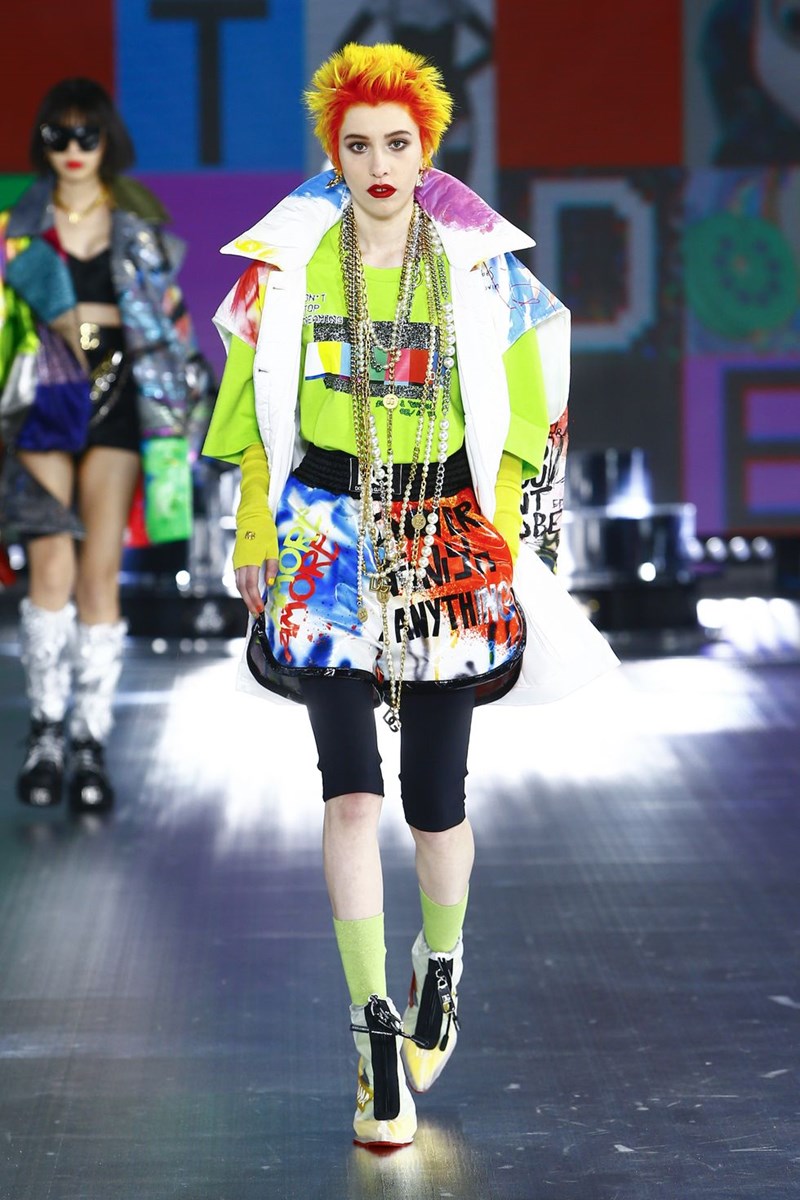 Dolce & Gabbana: Η AW21 συλλογή του οίκου φωνάζει '90s και ταυτόχρονα μοιάζει να έχει έρθει από το μέλλον - εικόνα 14