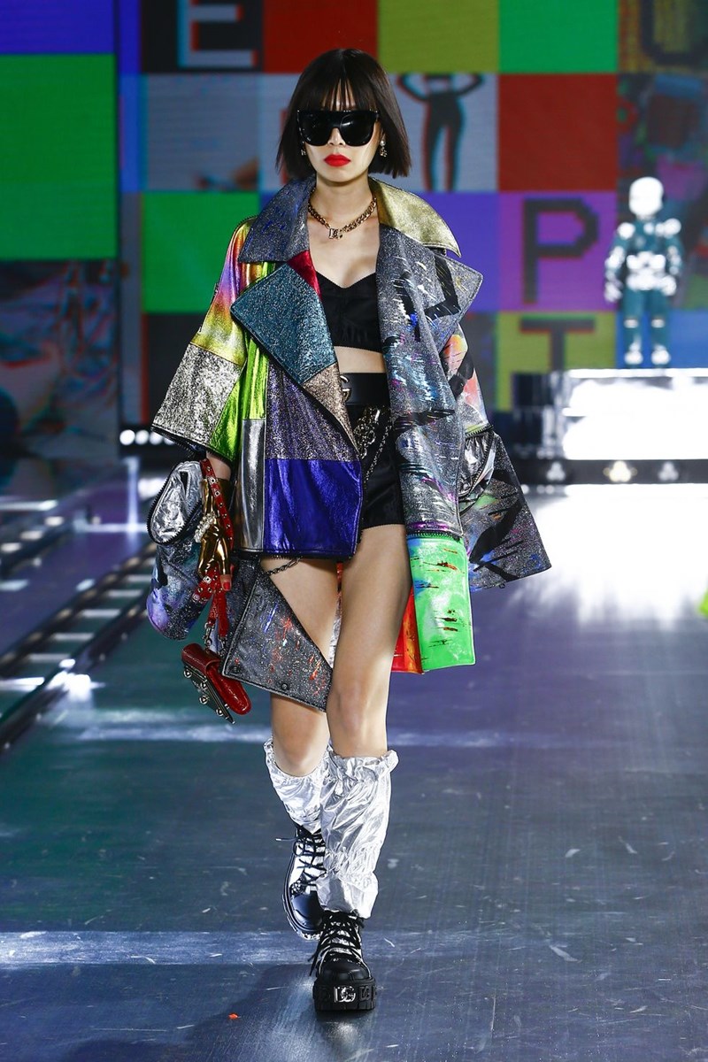 Dolce & Gabbana: Η AW21 συλλογή του οίκου φωνάζει '90s και ταυτόχρονα μοιάζει να έχει έρθει από το μέλλον - εικόνα 15