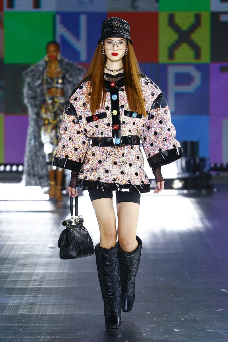 Dolce & Gabbana: Η AW21 συλλογή του οίκου φωνάζει '90s και ταυτόχρονα μοιάζει να έχει έρθει από το μέλλον - εικόνα 19