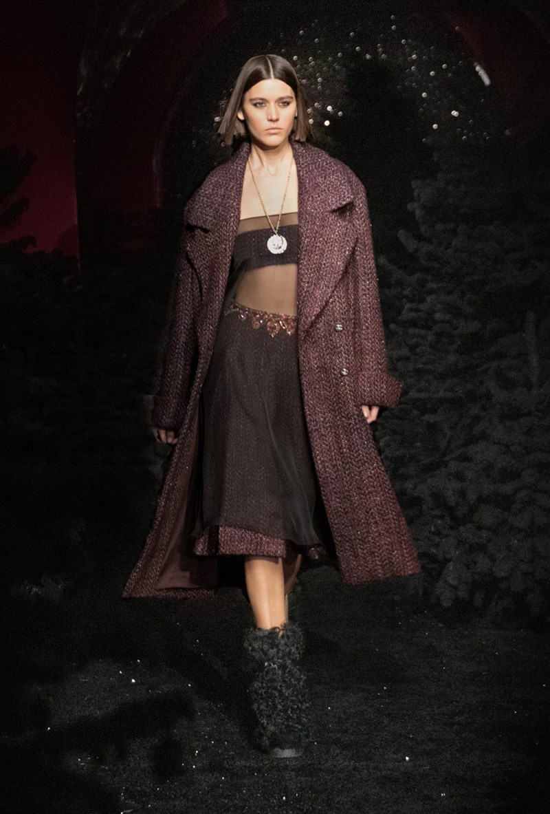 Το AW21 show της Chanel είναι ένα rock, parisian πάρτι - εικόνα 3