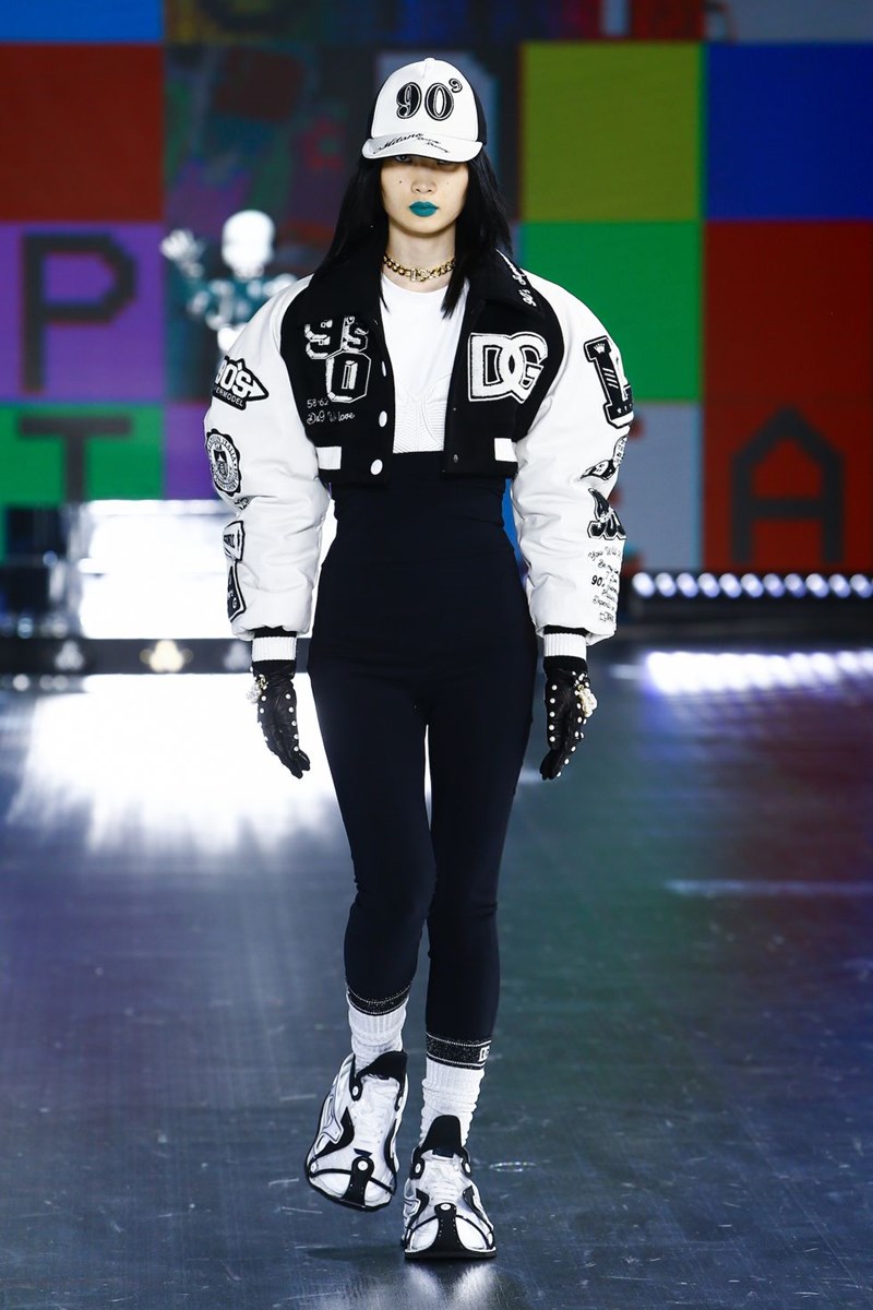 Dolce & Gabbana: Η AW21 συλλογή του οίκου φωνάζει '90s και ταυτόχρονα μοιάζει να έχει έρθει από το μέλλον - εικόνα 1