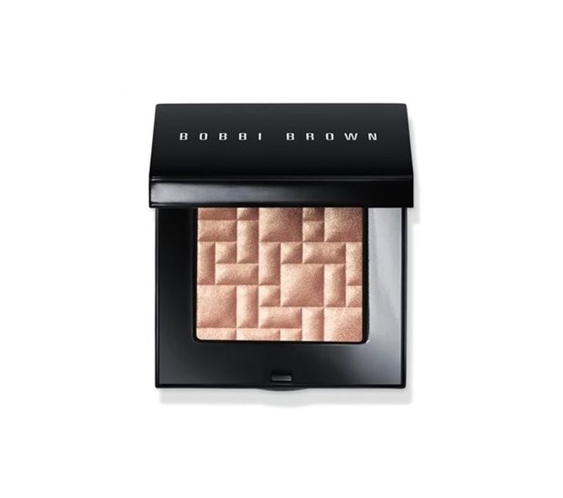 Ηighlighters: 6 κορυφαίοι make-up artists μας συστήνουν το αγαπημένο τους προϊόν λάμψης και μοιράζονται τα tips τους - εικόνα 4