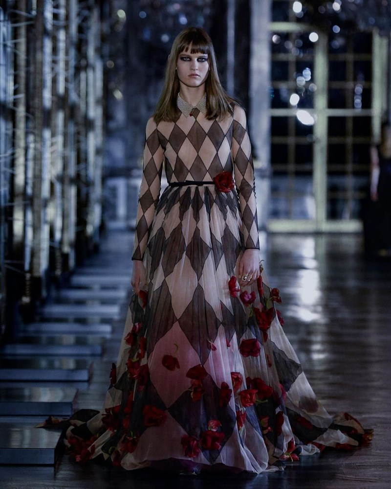 Paris Fashion Week: Το AW21 show του οίκου Dior ήταν όλα τα παραμύθια μαζί - εικόνα 3