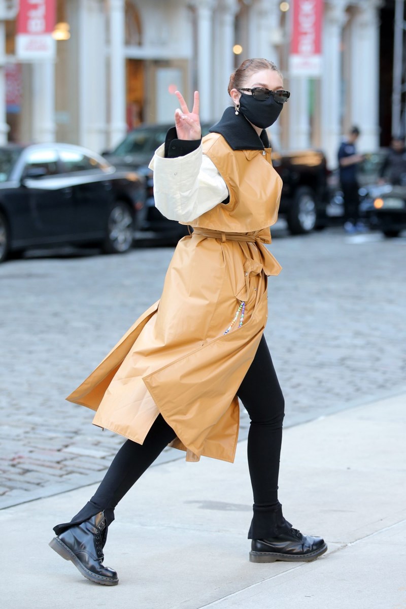 4 celebrity -ακαταμάχητα- outfits που θέλουμε να αντιγράψουμε μέσα στο weekend - εικόνα 1