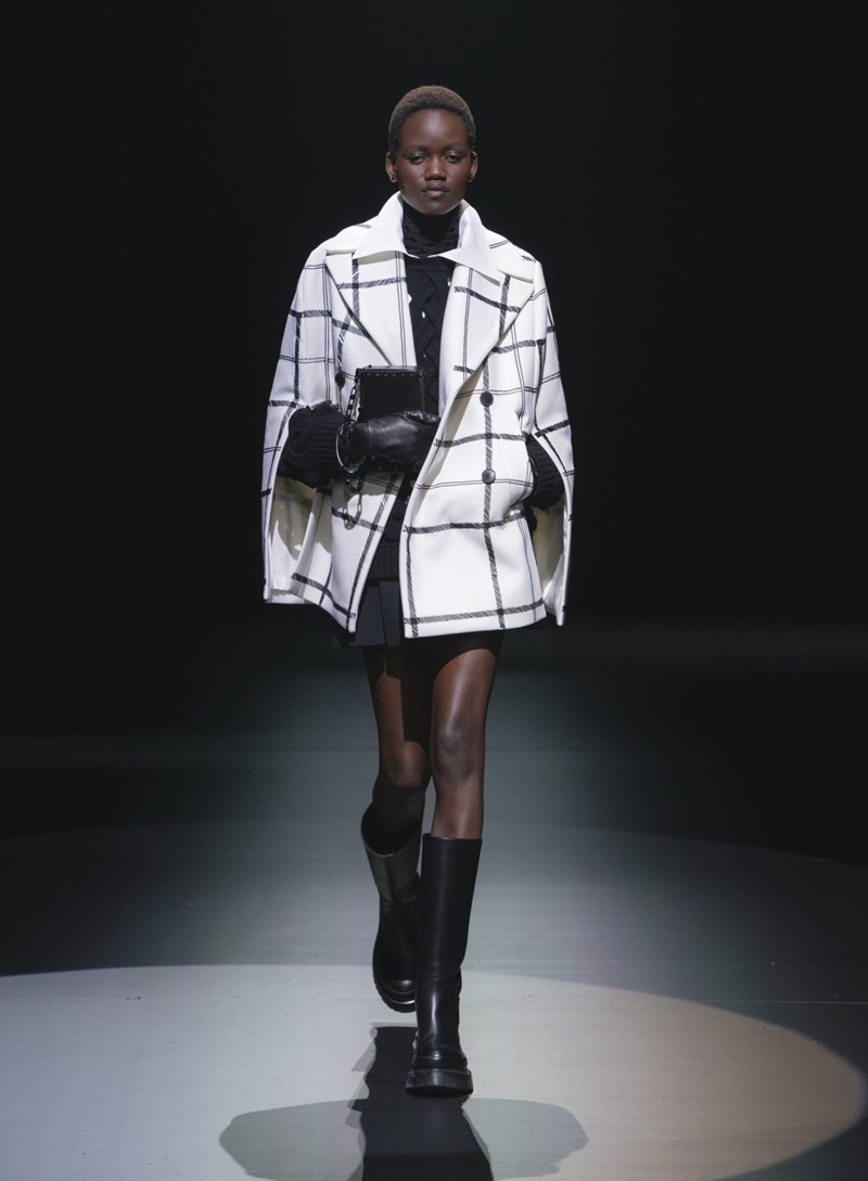 Η black & white AW21 συλλογή Valentino είναι επανάσταση #MilanFashionWeek - εικόνα 9