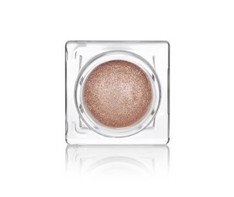 Ηighlighters: 6 κορυφαίοι make-up artists μας συστήνουν το αγαπημένο τους προϊόν λάμψης και μοιράζονται τα tips τους - εικόνα 12