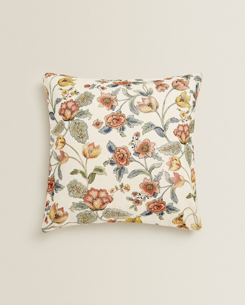 Βρίσκεις το χρώμα του καναπέ σου βαρετό; 10 μαξιλάρια που θα δώσουν πολύχρωμα vibes στο σαλόνι σου - εικόνα 10