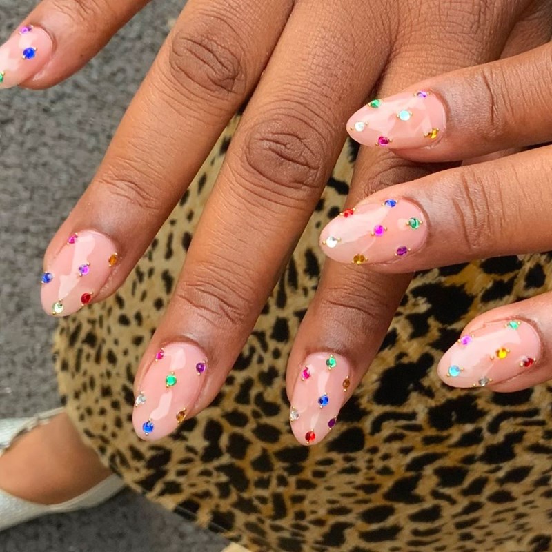 Dot Nails: Το μανικιούρ μας αυτή την εβδομάδα θα είναι ζωηρό - εικόνα 1