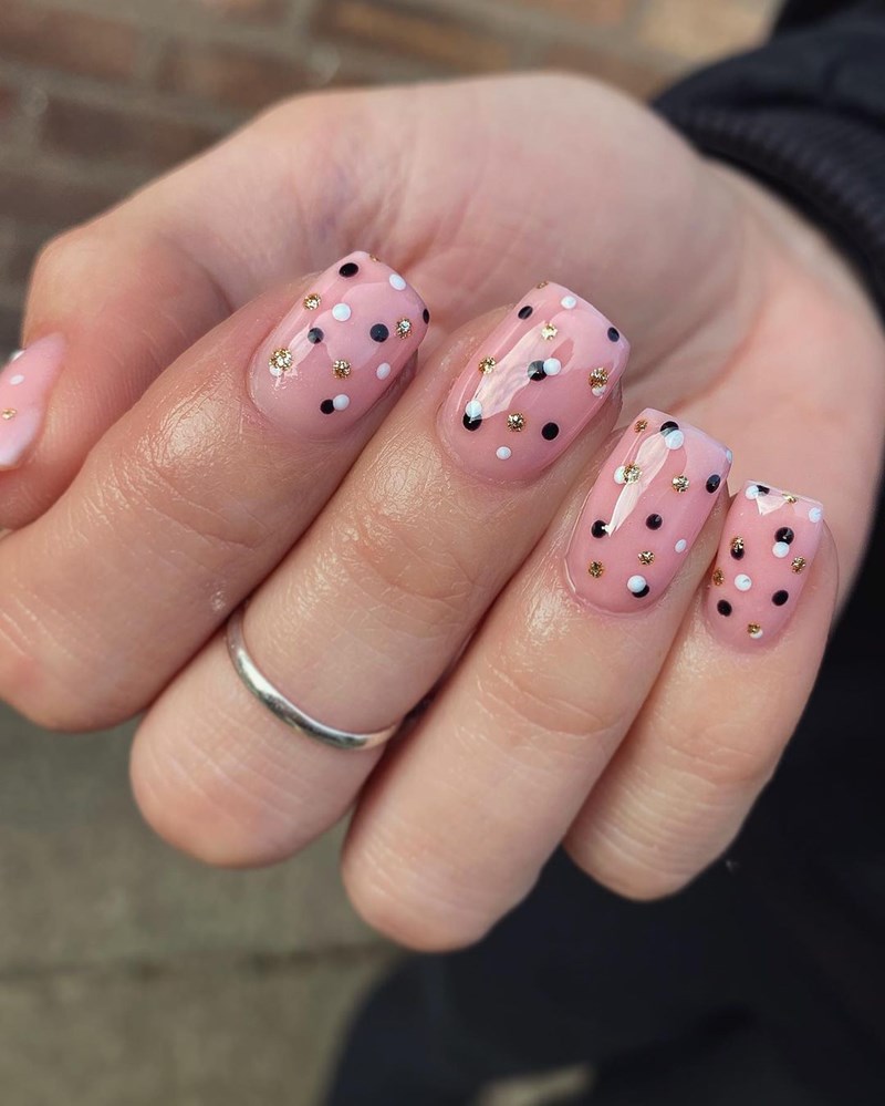 Dot Nails: Το μανικιούρ μας αυτή την εβδομάδα θα είναι ζωηρό - εικόνα 4