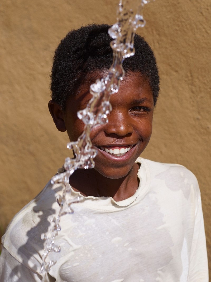 O οίκος Giorgio Αrmani δείχνει έμπρακτα τον σεβασμό του προς τον πλανήτη και τα αποθέματα νερού με αφορμή την Ημέρα της Γης - εικόνα 1