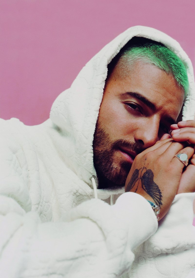 «Μερικές φορές νιώθω ότι οι άνθρωποι της μουσικής βιομηχανίας θέλουν να είναι φίλοι μου, αλλά μόλις γυρίσω την πλάτη μου με μαχαιρώνουν»: Ο Maluma μιλά αποκλειστικά στο ELLE - εικόνα 2