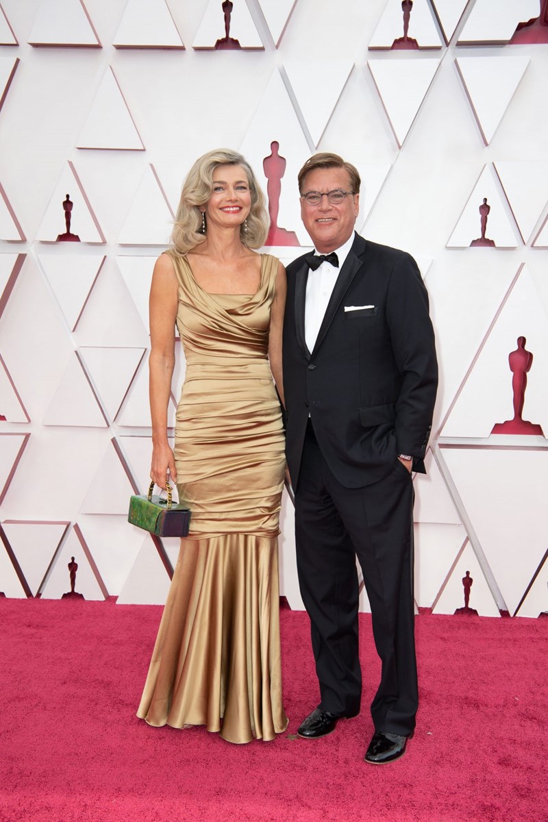 Κόκκινο & χρυσό: Δύο ήταν τα χρώματα που μονοπώλησαν το ενδιαφέρον μας στο red carpet των Oscars 2021 - εικόνα 8