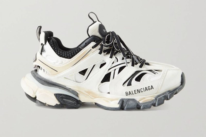 Από jeans μέχρι φούστες και φορέματα, αυτά τα λευκά sneakers ταιριάζουν με όλα - εικόνα 4