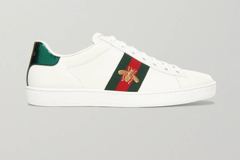 Από jeans μέχρι φούστες και φορέματα, αυτά τα λευκά sneakers ταιριάζουν με όλα - εικόνα 6