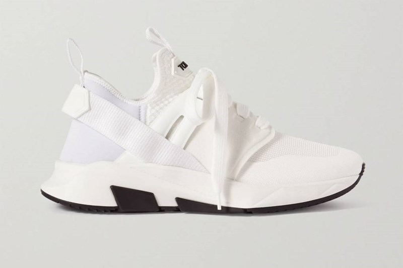 Από jeans μέχρι φούστες και φορέματα, αυτά τα λευκά sneakers ταιριάζουν με όλα - εικόνα 10