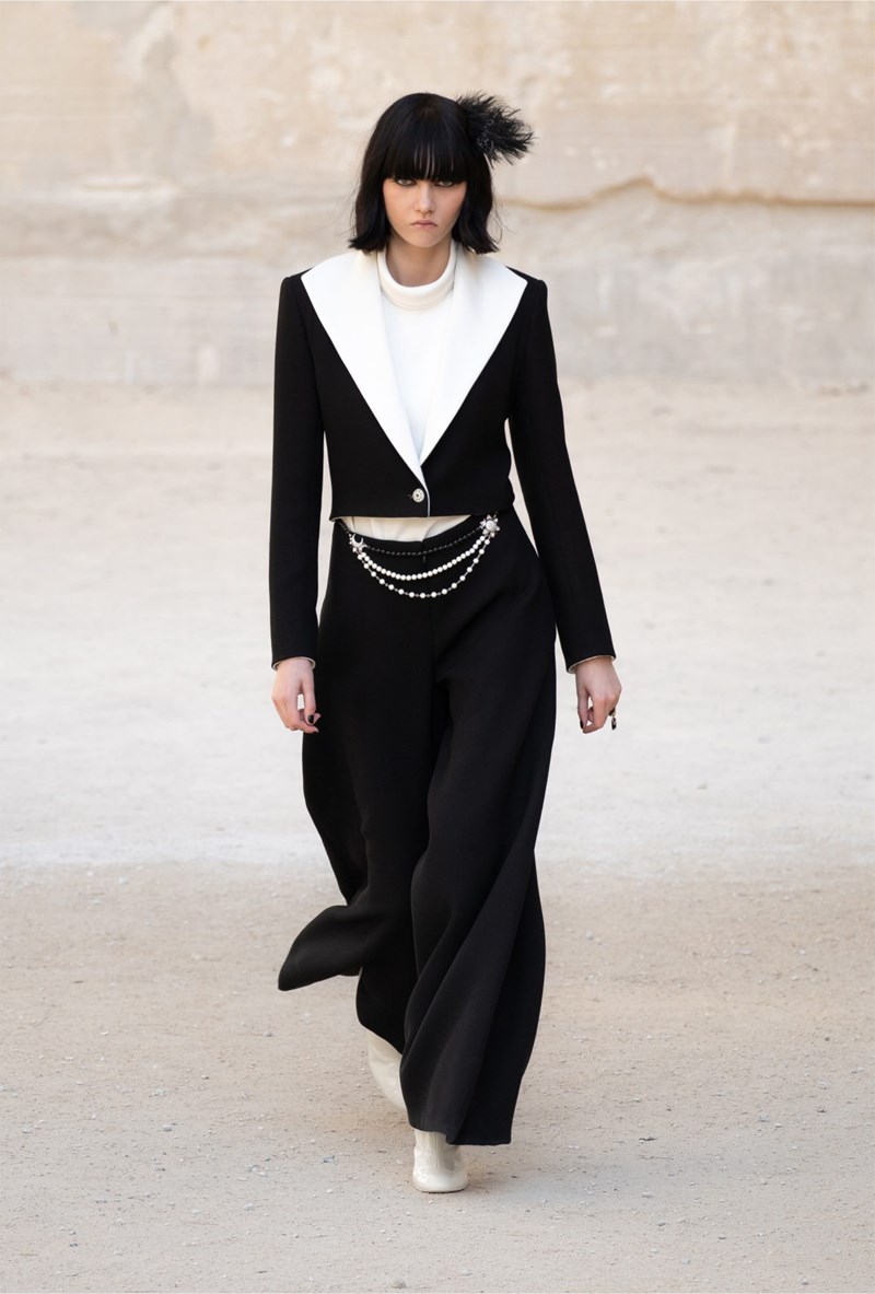 Chanel Cruise 2021/22: H νέα resort συλλογή του εμβληματικού οίκου φέρνει κοντά την γαλλική φινέτσα με τη punk αισθητική - εικόνα 6