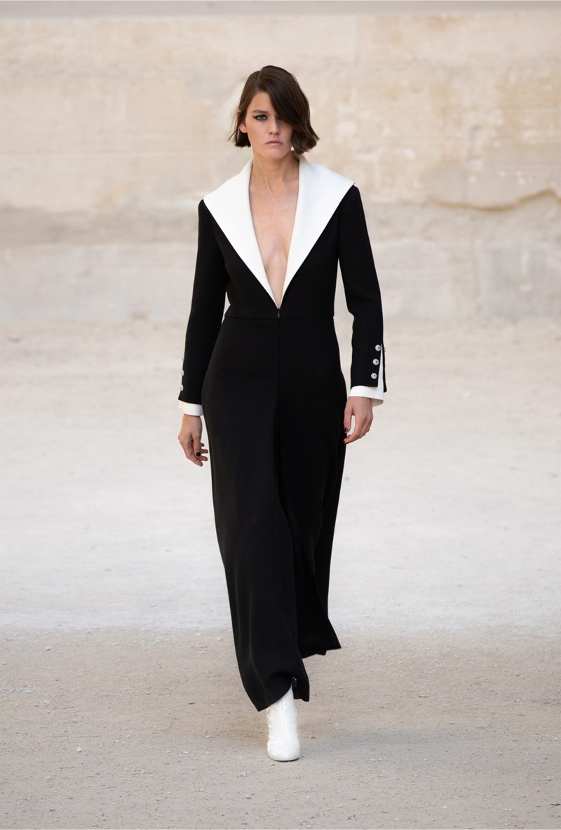 Chanel Cruise 2021/22: H νέα resort συλλογή του εμβληματικού οίκου φέρνει κοντά την γαλλική φινέτσα με τη punk αισθητική - εικόνα 16